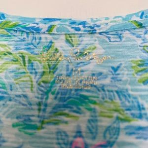 Lily Pulitzer Etta v neck top. Size medium. What a Lovely Place